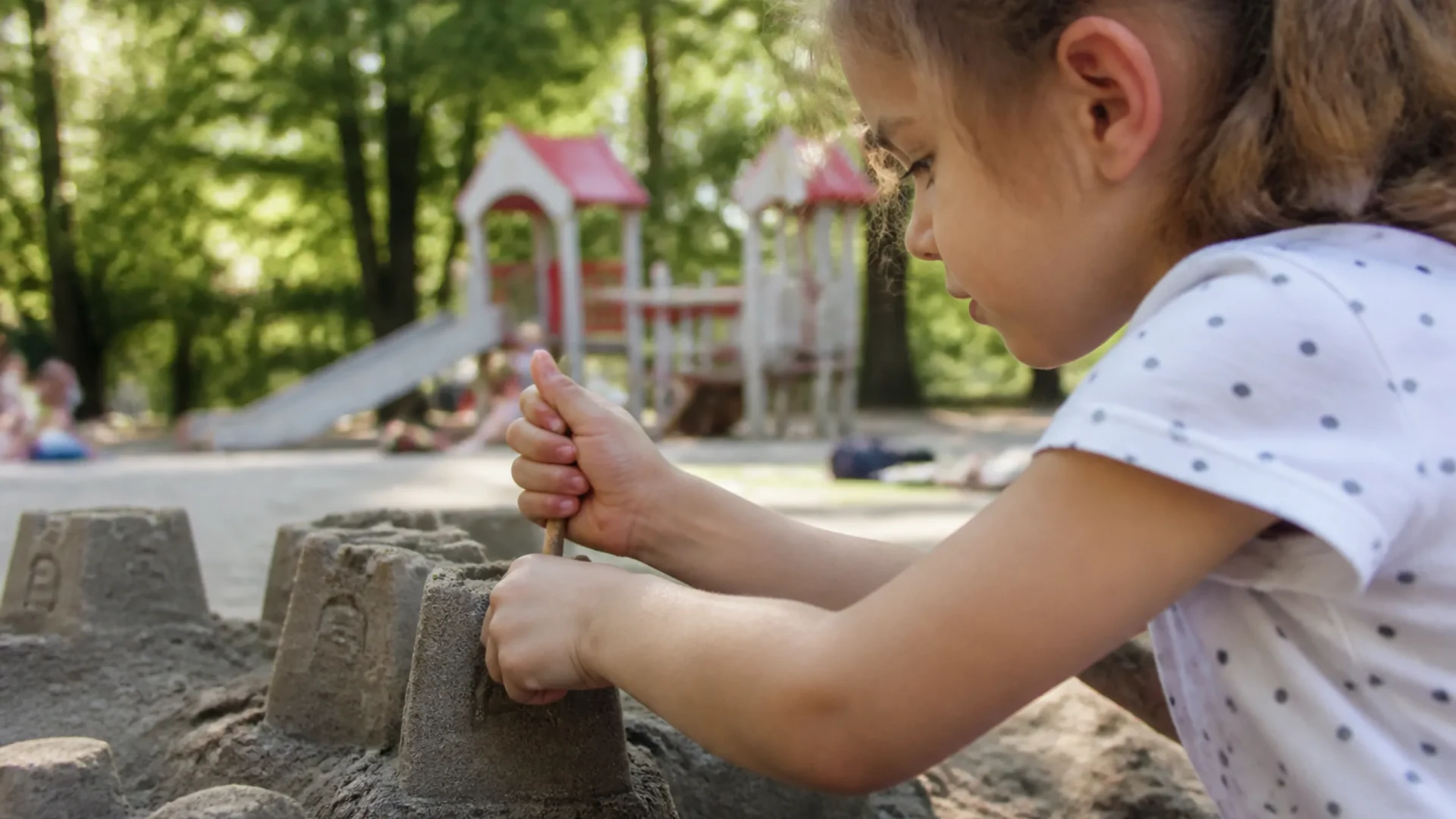 Spielplatz mit Rutschen und Wippen in Hagsfeld