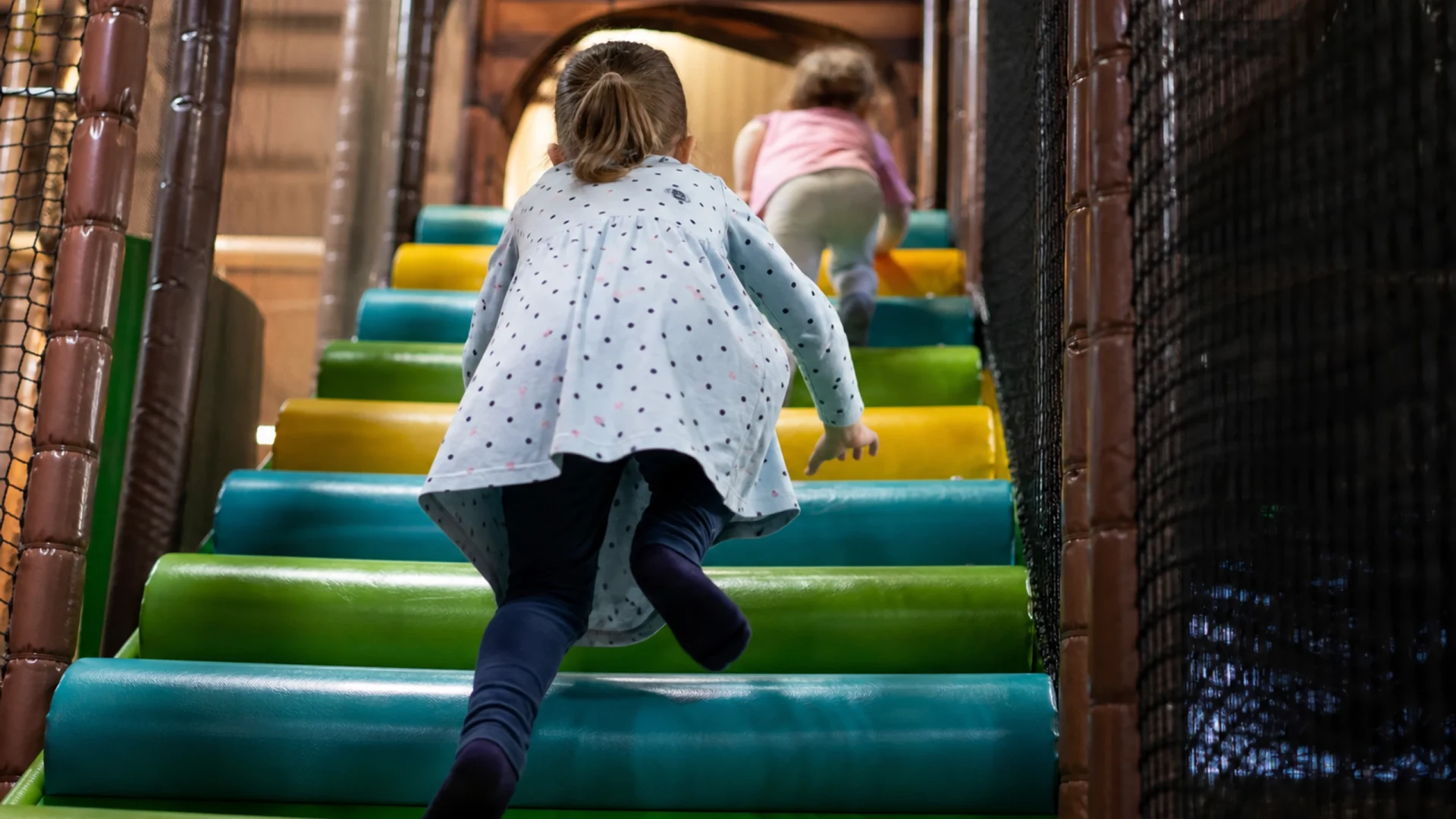 Spiel Bauernhof: Indoor-Spielplatz mit Bauernhof-Thema