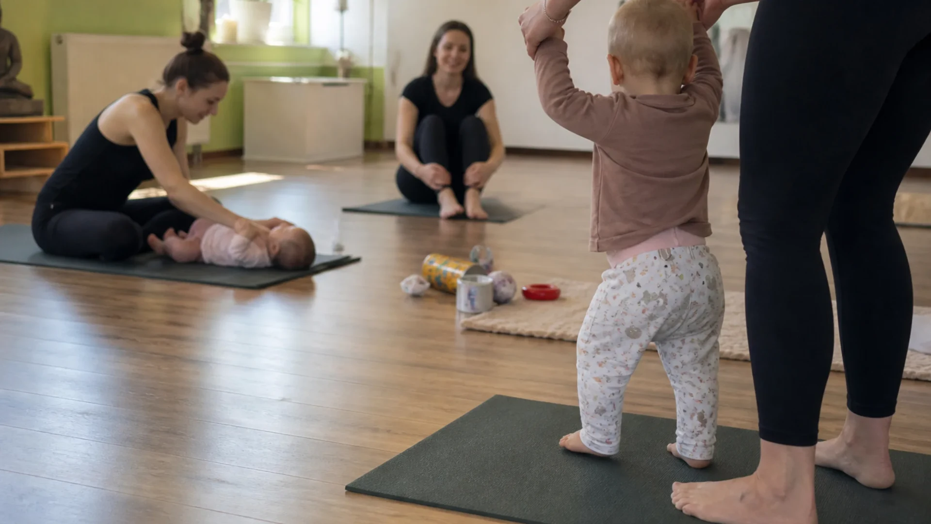 Mama-Kind-Yoga in der Hebammenpraxis Frauke Jünger