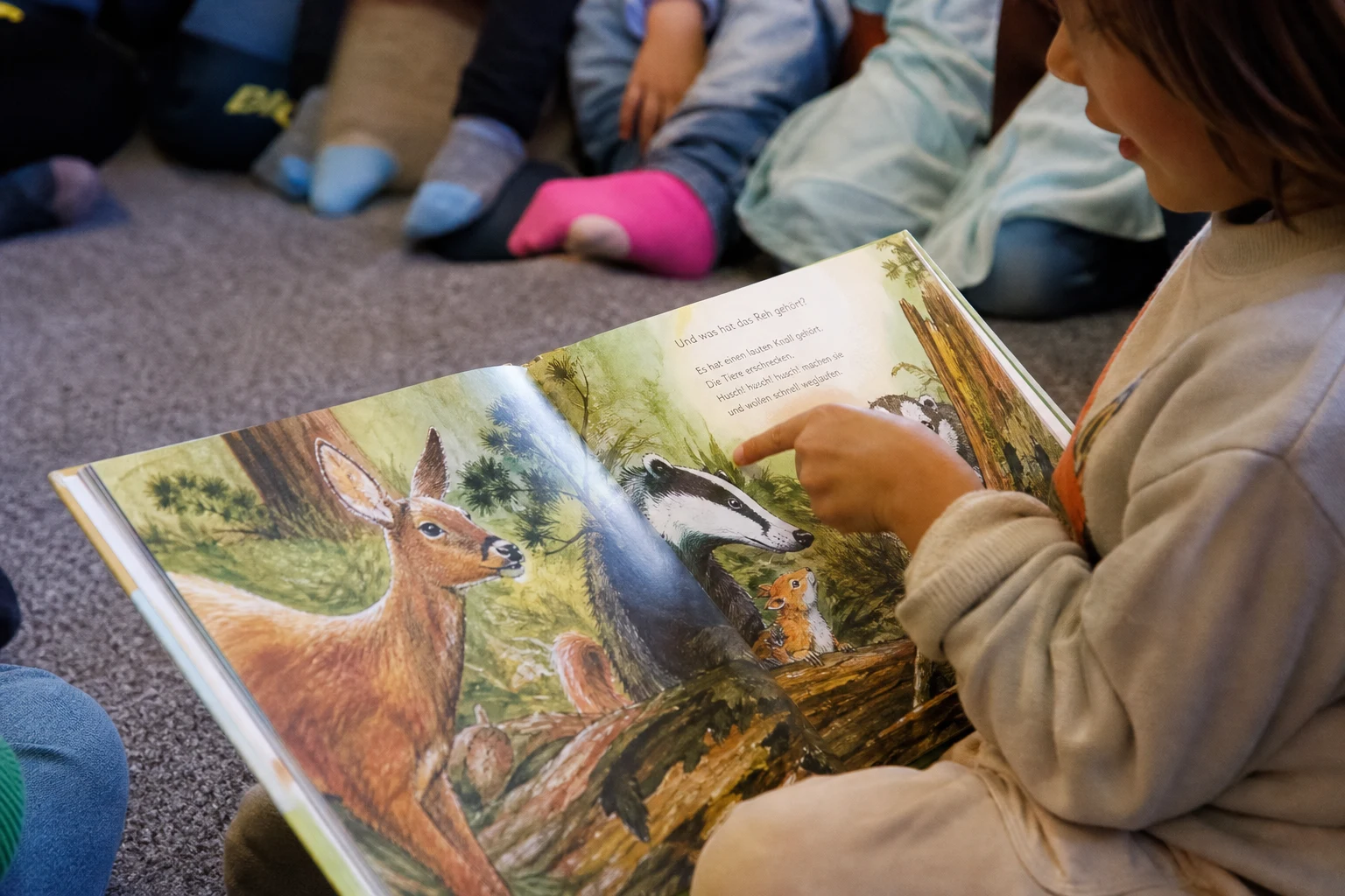Vorlesestunde für Kinder in der Kinder- und Jugendbibliothek Karlsruhe