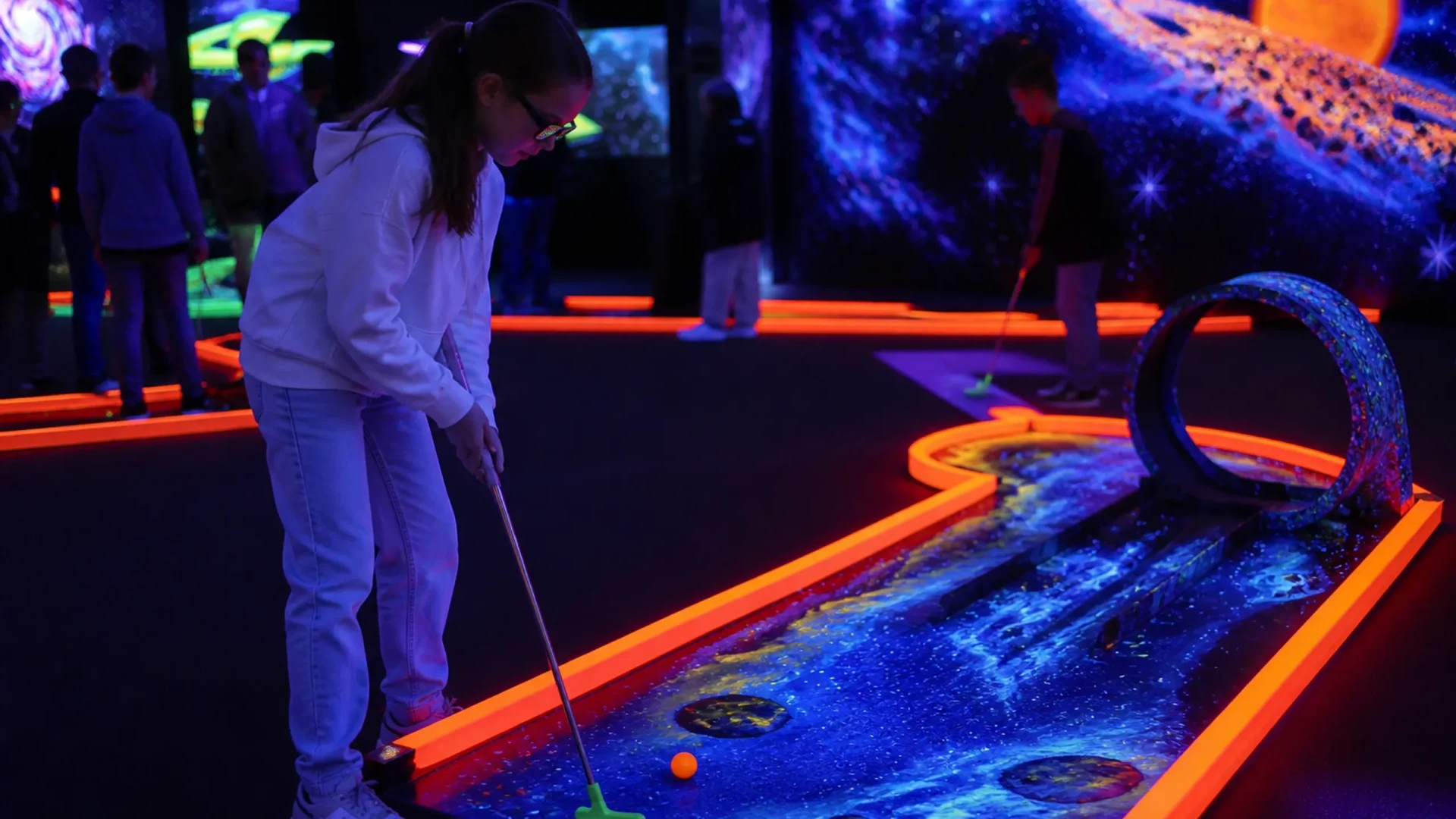 3D-Schwarzlicht-Minigolf in Ettlingen