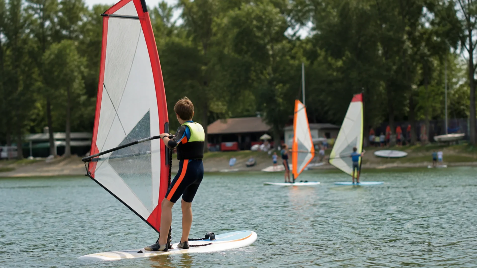 Windsurftraining für Kinder am Epplesee