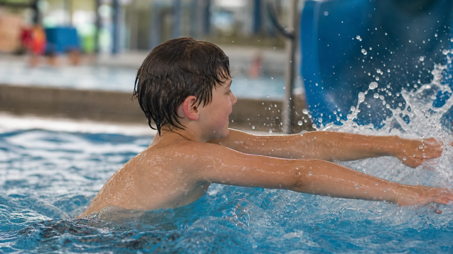 Schwimmhalle Plankstadt, Becken mit verstellbarem Boden