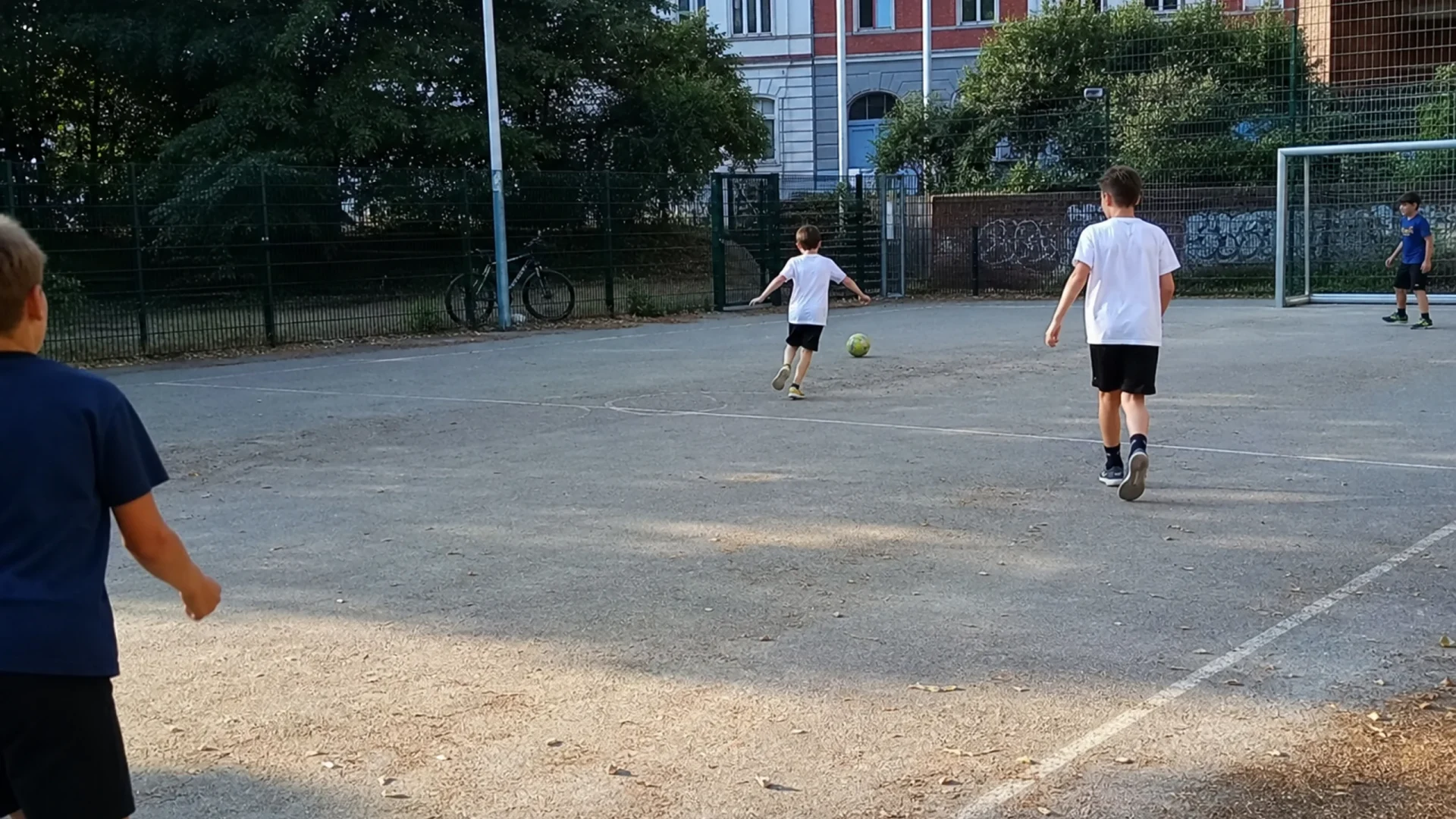 Bolzplatz Technologiefabrik, Fußball hinter der Oststadt