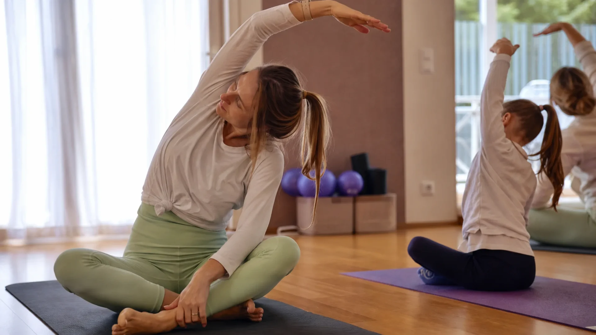 Familienyoga Kind und Bezugsperson in Iffezheim