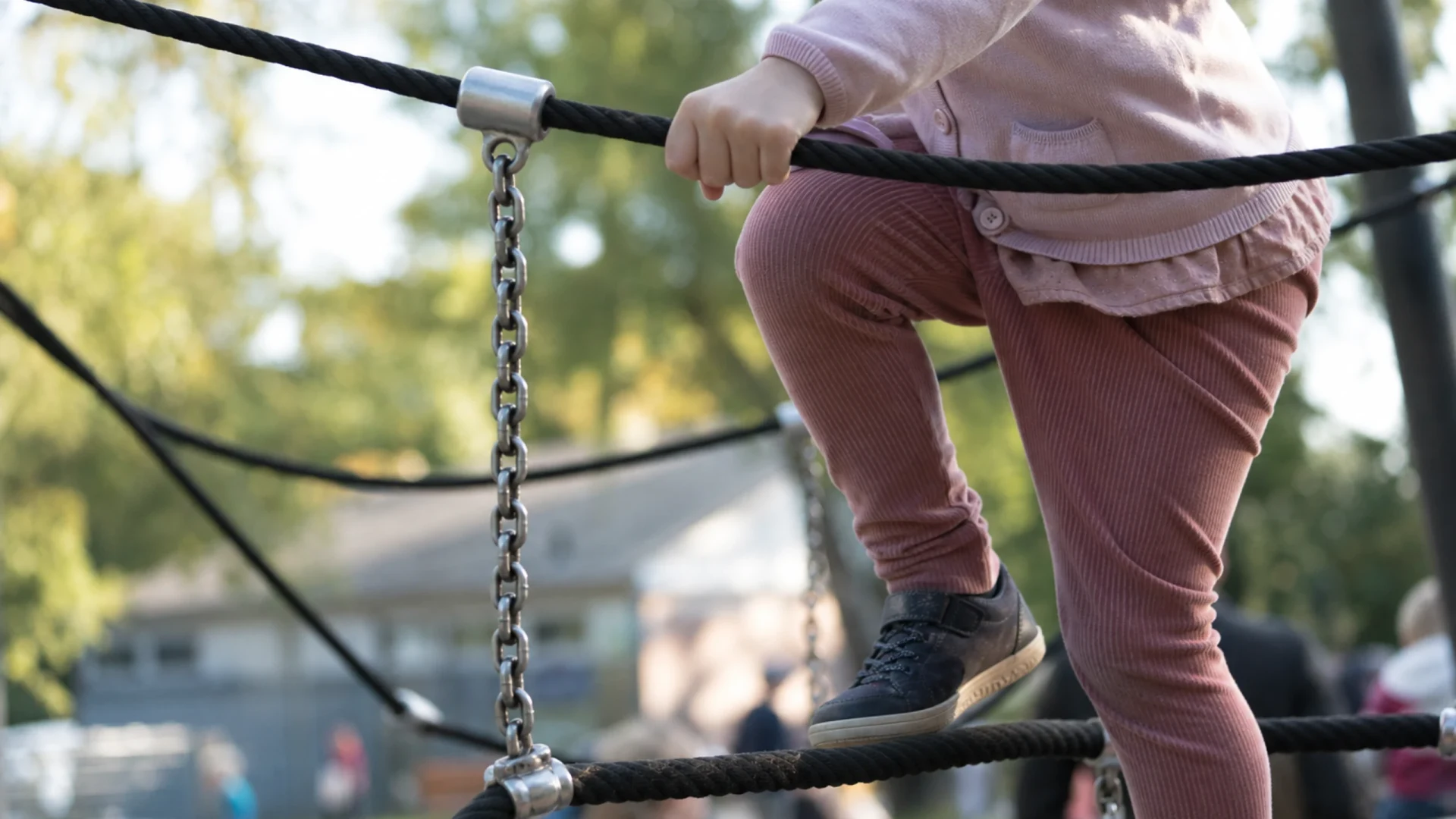 Spielplatz Otto-Bartning-Straße, Klettern und Sand in Knielingen