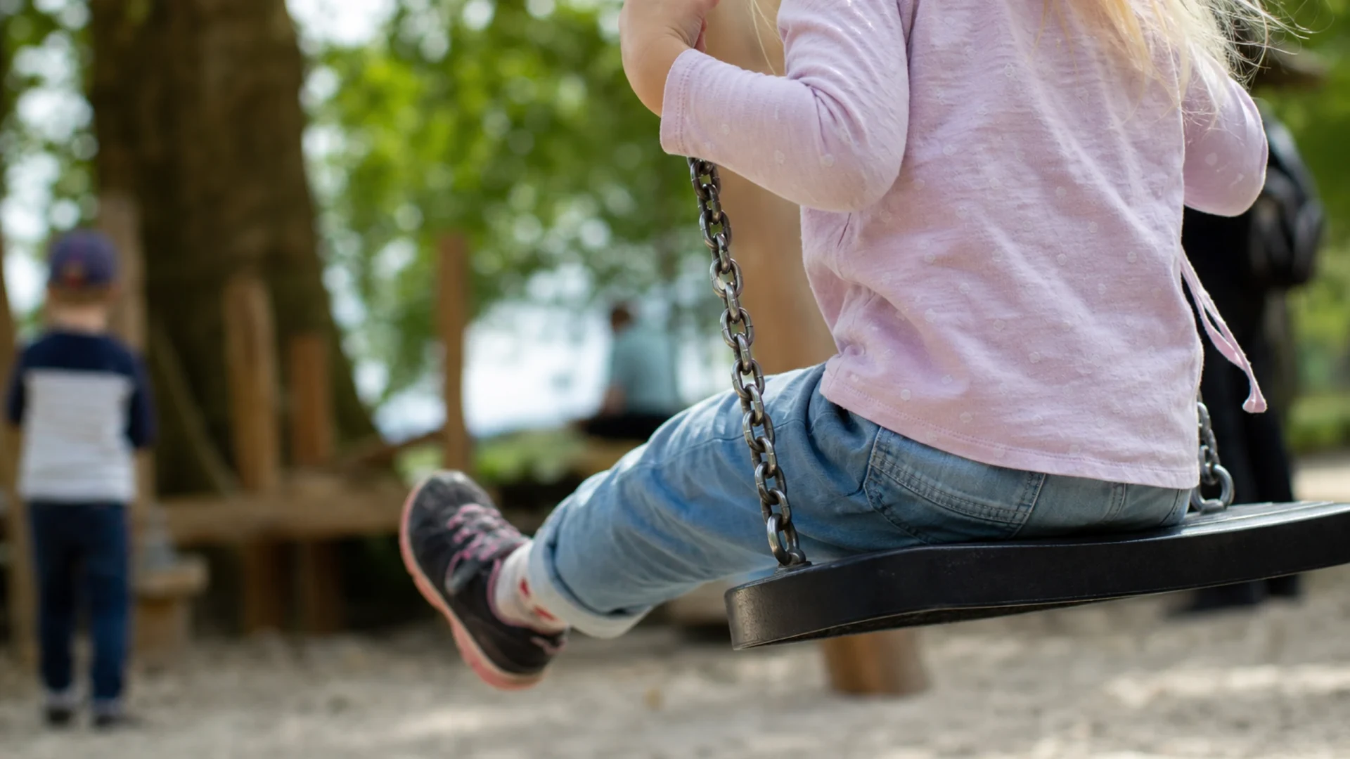 Spielplatz am Rhein im Hofgut Maxau